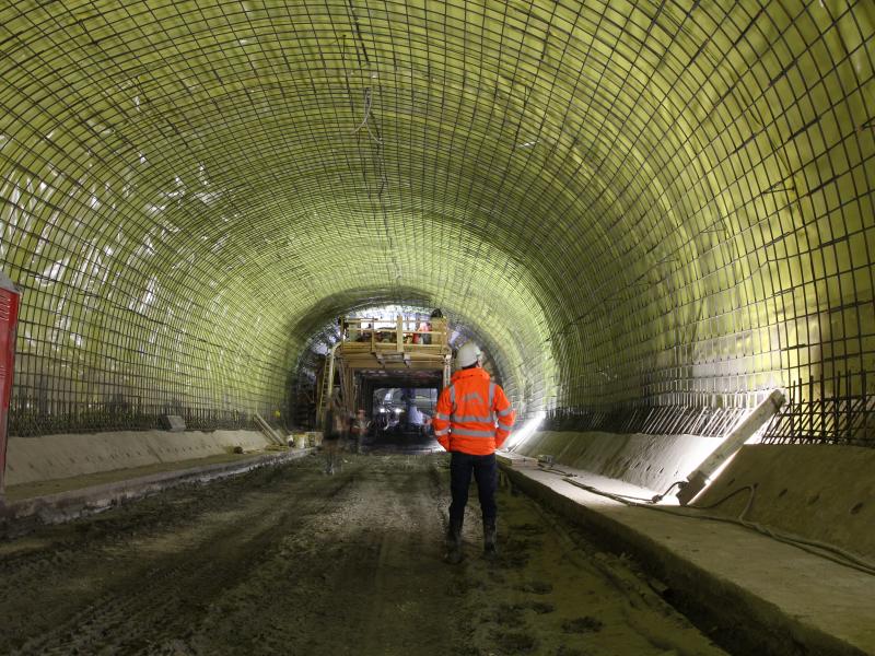 Running Tunnel - permanent lining reinforcement installation