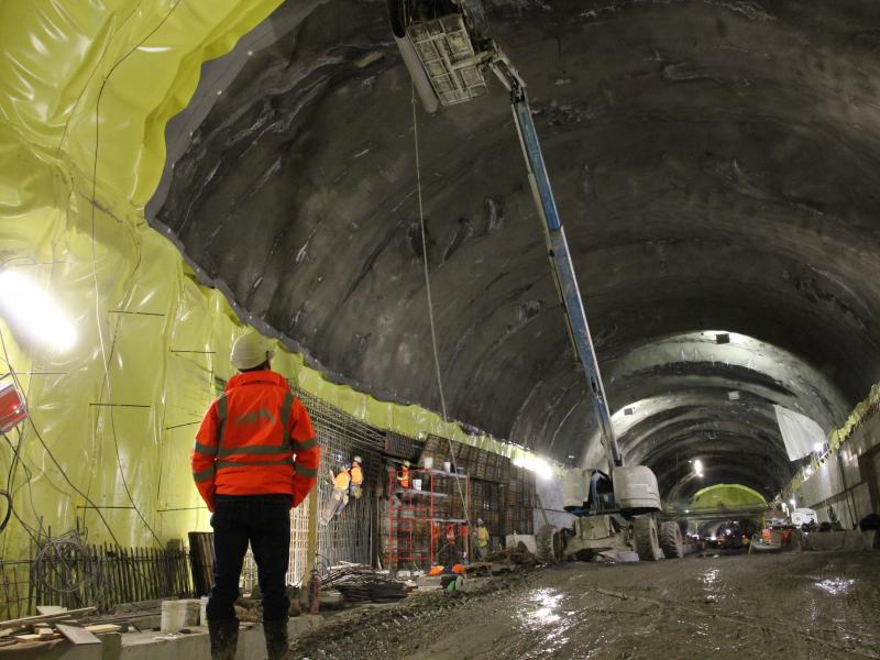  Lyon Station - waterproofing installation and permanent lining sidewall construction